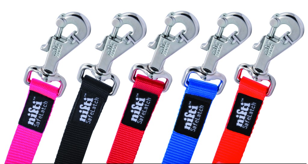 The magnetic hold the hardware in place on this leash 